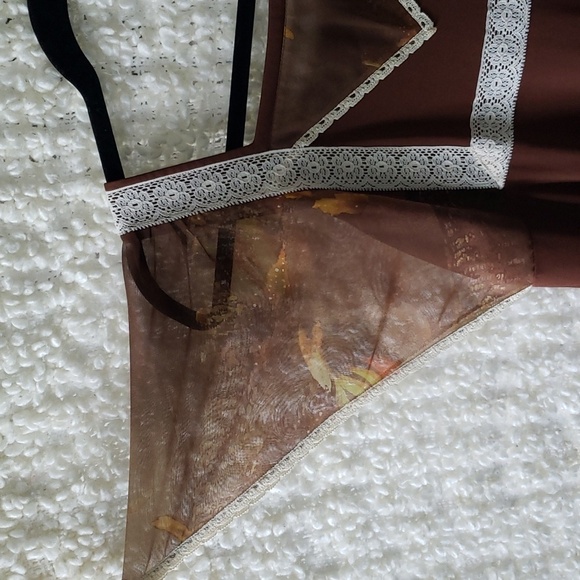 Vintage brown maxi dress with lace detailing and butterfly sleeves - Picture 6 of 10